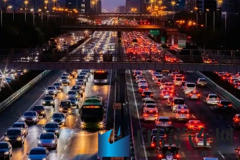 车轮上的城乡二元：破解北京车牌困局需向郊区倾斜-1