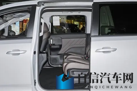 738万起带三动力+电滑门？试完星光730，才懂家用MPV该有的样子-2