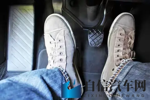 我开了3年车，才知道刹车前先踩死离合后刹车是大忌，都是经验！-3