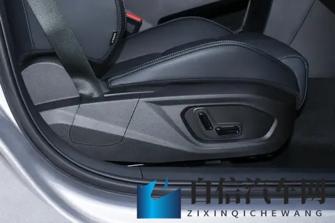 10万多元起，运动轿车还有这些花头？第三代领克03 上市-2