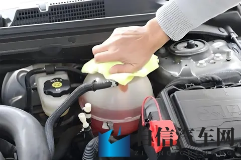 新款享界S9上市售3098万起，开创豪华轿⻋创新格局-1