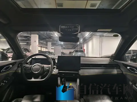 胡桃坐旅行者的大季巴：全新SUV引关注，设计强劲，领跑市场潮流-2