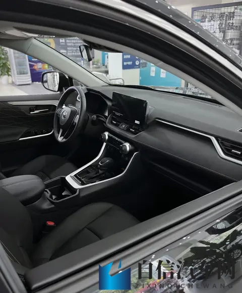 女装大佬做0被c到流牛奶的感受：新车型试驾热潮，独特体验引关注-1