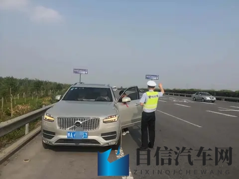 28、开车遇到突发情况时，你最应该注意的事情是什么？-1