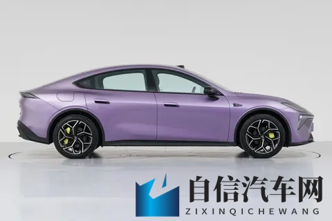 别骂车企内卷了！深蓝 L06 把豪华配置 “砍价” 卖给年轻人-3