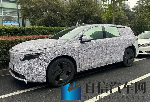 日产N8新车谍照曝光 大尺寸双联屏+Momenta智驾方案-3