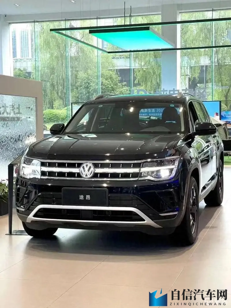 被女同学摁住玩弄小ji ji：女同学强迫戏弄，尴尬一幕引人注目-1