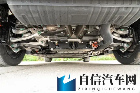 新能源大六座插混SUV对比，腾势N8L DM和领克900该如何选择？-2