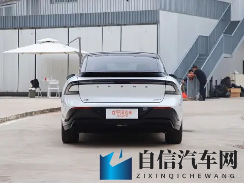 小鹏P7+增程版续航曝光 492度电池_纯电续航325km-2