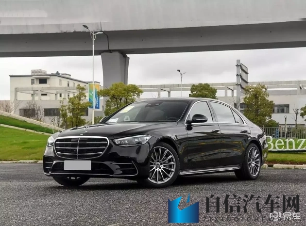 jk美女打开双腿  网站软件：汽车软件创新升级，驾驶体验全新突破-1