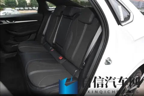 试驾体验吉利星瑞东方曜，操控用料依旧好评，10万级家轿优选！-3