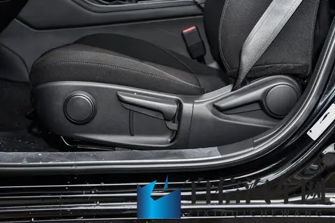 18岁禁止入内：未成年人严禁进入，年龄限制十八岁以下-1