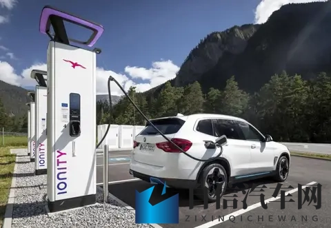 和纯电行驶有仇？欧洲人爱把插混当油车开，都要被“强制充电”了-3