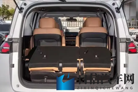 10万级家用MPV新选择!7座大空间+电滑门,家用太香了-2