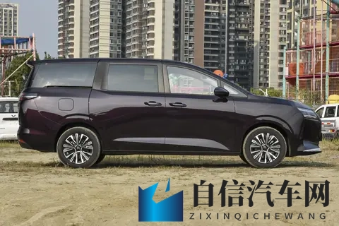 73万起神车价！五菱星光730优缺点一览，低配直接忽略-3