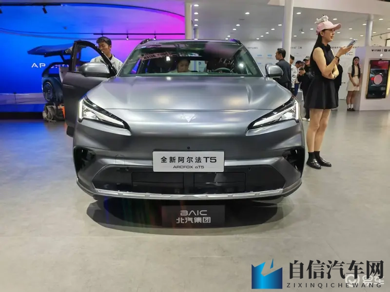 纯电+增程,入门即高配,极狐全新阿尔法T5性价比逆天了-1