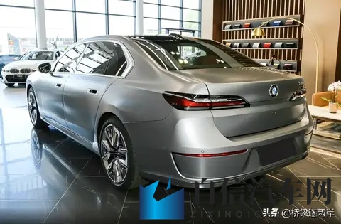 宝马7系919万起售,配置升级却砍掉四驱-2