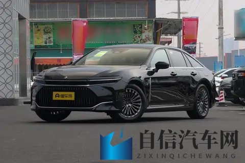 从日常体验看进口皇冠 Sedan 两款车型的配置选择-2