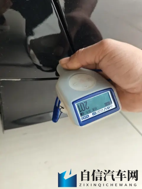 十八岁禁止:青春门槛,十八岁以下禁入-1