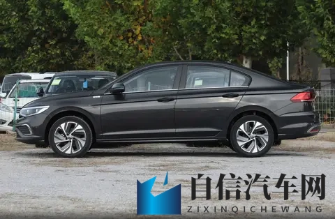 新款宝来上市，售价不变，15T动力总成保留，6个喇叭减配成了4个-1