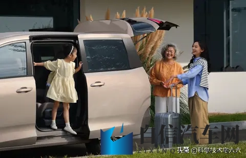 1038万！五菱星光730插混版上市，125km纯电+145kW单电机！-2