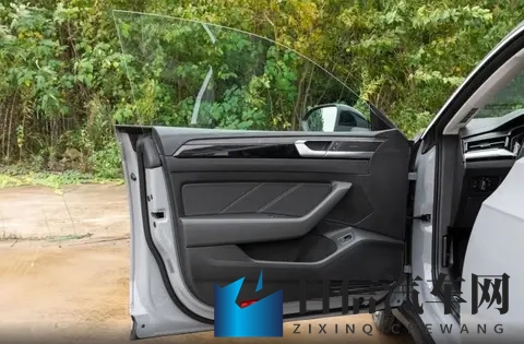 色播综合：新能源汽车崛起，自动驾驶引领未来趋势-2