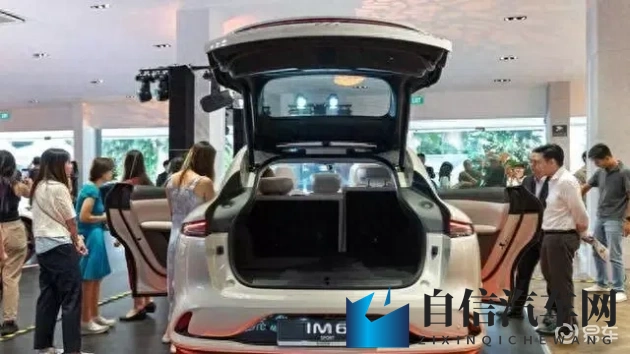 男生和女生一起拆拆拆:男孩女孩合力拆玩具,共享快乐时光-3