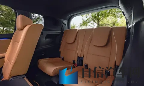 全新一代奔驰GLB下月首发，全新内饰也很有看点-1