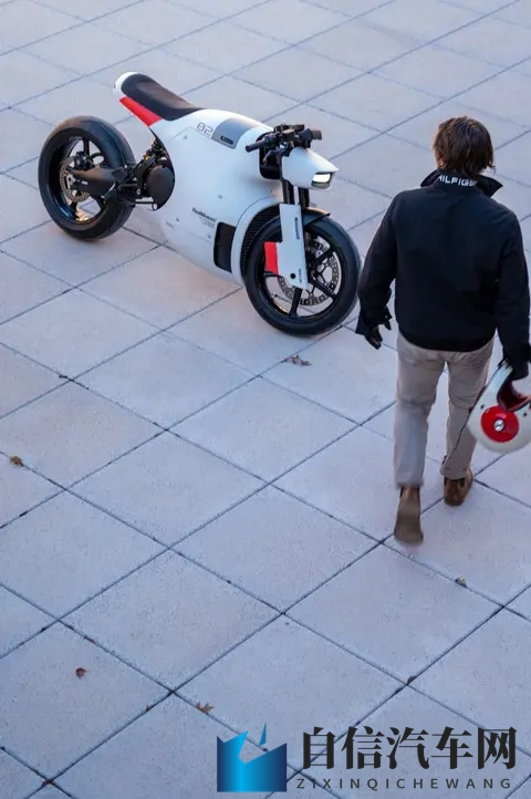 项目：ARES摩托车融合了科幻风格、模拟操控感和全电动性能-3