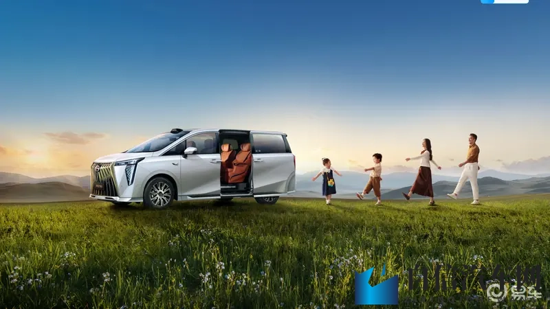 美女打开双腿 露隐私：美女姿态诱人，私密部位无意显露-1