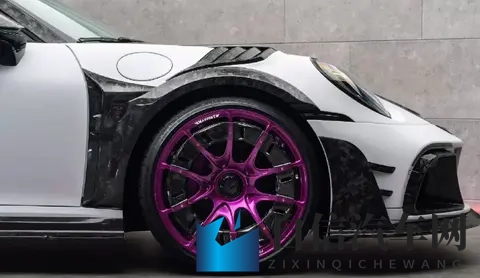 新款保时捷911 Turbo S国内首发，25秒破百，2728万起-1