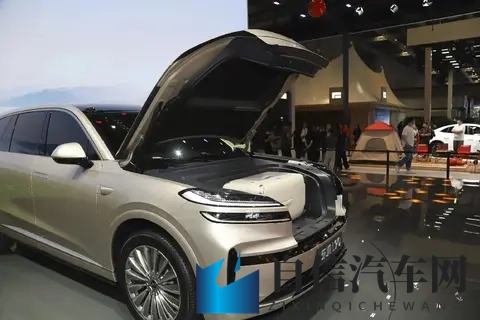 25款乐道L90，纯电续航605km，轴距3110mm，173+8后排大屏-3