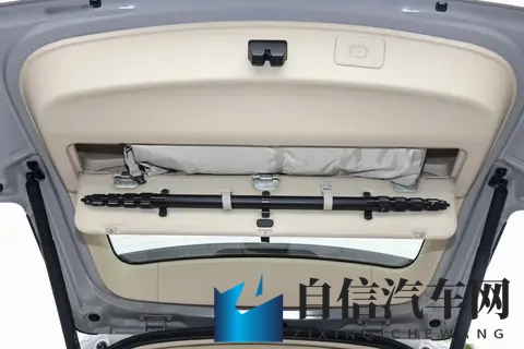 大空间、长续航、高品控，第三代蓝电E5 PLUS究竟表现如何?-3