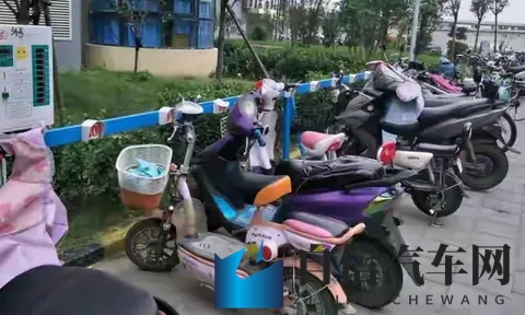 天冷电动车充满电,一加油门就掉2格,不怪电池,真实原因告诉你-1