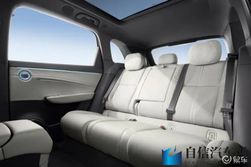 与亲生子伦电影：父与子同框演绎电影情-2