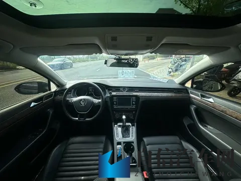 10万多拿下大众迈腾,28万公里一手车况值不值?-2