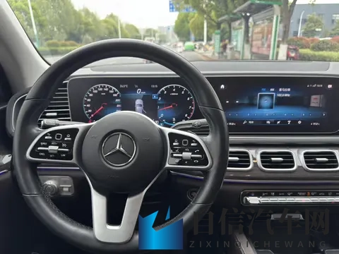 男生和女生一起插插的软件：科技创新助力出行，跨界融合新典范-3