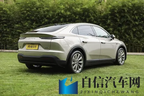 纯电续航超400km ：智己LS9 3228万元起售-1