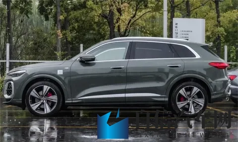 新款奥迪Q5L换三屏内饰，华为驾辅真顶配？轴距加长但价格悬了-3