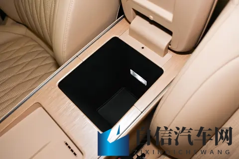 飞鱼底盘20+猎鹰辅助驾驶，操控扎实，这款增程中大型SUV家用香-3