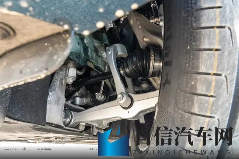 华为乾崑+鸿蒙座舱，试驾26款岚图梦想家，全能MPV实至名归-2