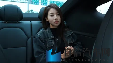 艳星juliaann熟妇厨房：艳星转型，熟妇展厨艺，魅力四溢-3