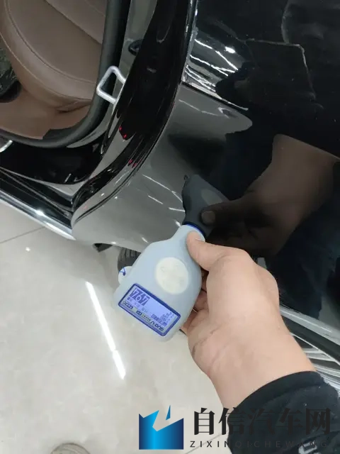 被女同学绑着脱裤玩jiji漫画：女同学恶作剧，绑男生脱裤看成人漫画-3