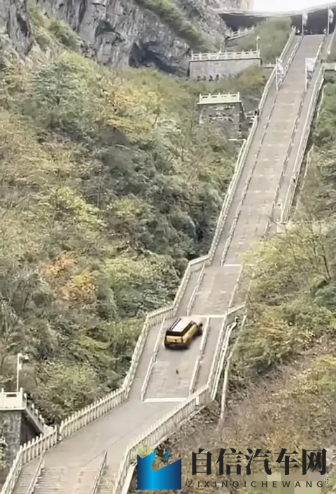 奇瑞天门山测试翻车溜车撞坏护栏后连夜致歉网友：营销别拿安全赌-2