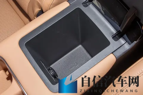 家用MPV新选择！768万起，真7座，续航超1000km，星光730 PHEV-3