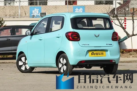 2025款五菱宏光MINIEV，四款车型，哪款更适合家用？-3