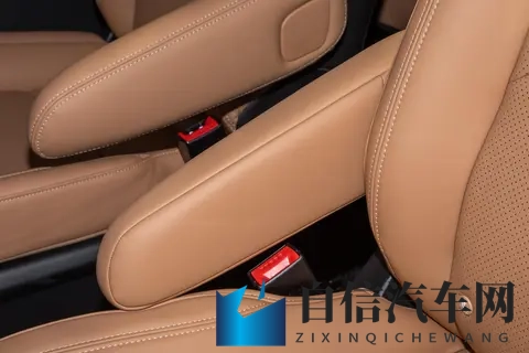 电滑门+三种动力加持，五菱星光730能否成为家庭出行新答案？-1