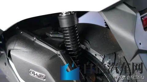 目前150平踏，好像只能推荐五羊本田NWT150！-1