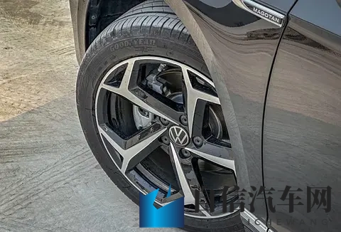 扒开校花的 往下摸漫画：揭秘校花私密生活漫画内容-2