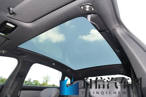 全新一代奔驰GLB发布内饰，三叉星辉星空顶，照亮您的前程-1